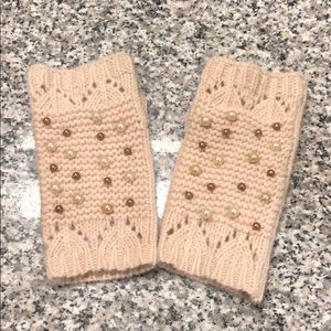 Alice Hannah Winter Opening Gloves in Beige